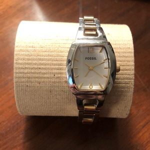 Woman’s Fossil Watch 8 Channel Fossil Radio